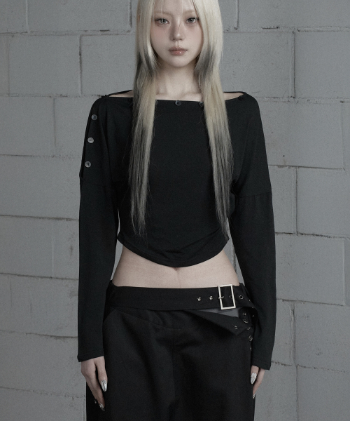 ETRE AU SOMMET(エトレオソメ)の「Shoulder Line Button Long Sleeve (Black)(Tシャツ/カットソー・レディース・ブラック・FREE)」の1枚目の写真