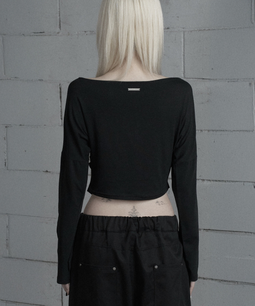 ETRE AU SOMMET(エトレオソメ)の「Shoulder Line Button Long Sleeve (Black)(Tシャツ/カットソー・レディース・ブラック・FREE)」の3枚目の写真