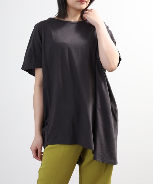 FUNALIVE（ファンアライブ）の「イレギュラーヘム ビッグTシャツ 半袖（Tシャツ/カットソー・レディース・ベージュ/カーキ/ブラック/チャコールグレー/オフホワイト・LL～3L/M～Ｌ）」の3枚目の写真