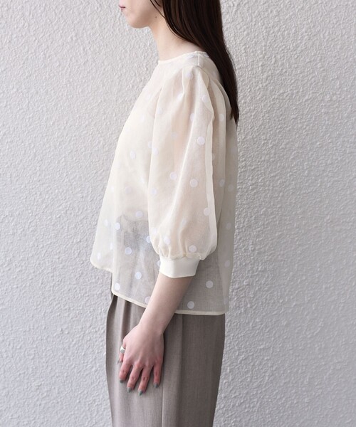 SHIPS Colors(シップス カラーズ)の「SHIPS Colors:〈手洗い可能〉シアー フロッキー ドット 5分袖 ブラウス◇(シャツ/ブラウス・レディース・オフホワイト/ブラック・ONE SIZE)」の13枚目の写真