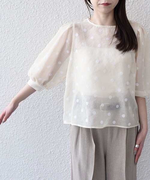 SHIPS Colors(シップス カラーズ)の「SHIPS Colors:〈手洗い可能〉シアー フロッキー ドット 5分袖 ブラウス◇(シャツ/ブラウス・レディース・オフホワイト/ブラック・ONE SIZE)」の16枚目の写真