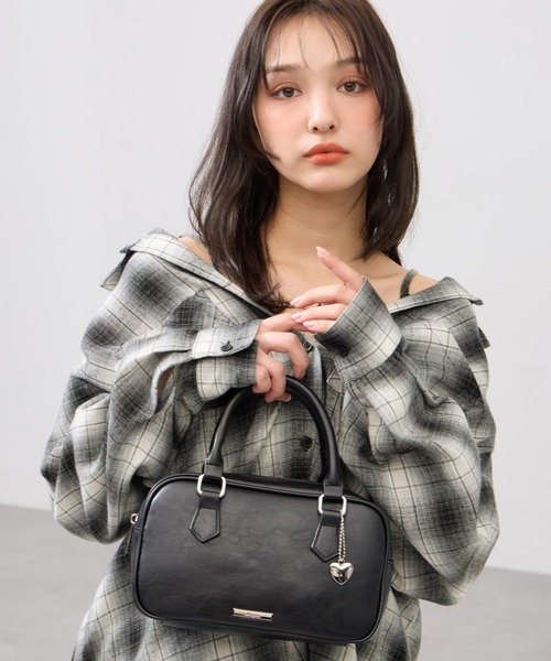 INGNI（イング）の「ハートチャーム付ボストンバッグ（ボストンバッグ・レディース・ブラック/ブラウン/レッド・-）」の19枚目の写真