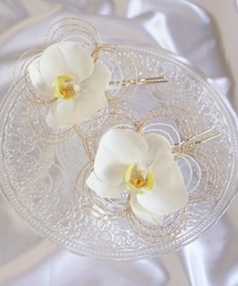 Salon de Lilas（サロンドリラ）の「ヘアアクセサリー白胡蝶蘭と花水引（和装小物）」