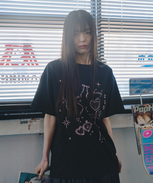 MIHEV(ミヘブ)の「ミユ ラブリー チャーム オーバーサイズ 半袖Tシャツ ブラック(Tシャツ/カットソー・レディース・その他・FREE)」の6枚目の写真