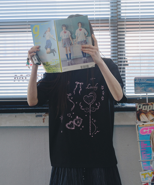 MIHEV(ミヘブ)の「ミユ ラブリー チャーム オーバーサイズ 半袖Tシャツ ブラック(Tシャツ/カットソー・レディース・その他・FREE)」の5枚目の写真