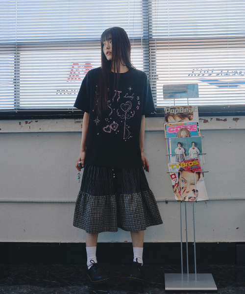 MIHEV(ミヘブ)の「ミユ ラブリー チャーム オーバーサイズ 半袖Tシャツ ブラック(Tシャツ/カットソー・レディース・その他・FREE)」の4枚目の写真