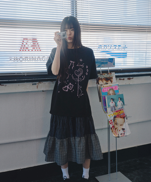 MIHEV(ミヘブ)の「ミユ ラブリー チャーム オーバーサイズ 半袖Tシャツ ブラック(Tシャツ/カットソー・レディース・その他・FREE)」の2枚目の写真