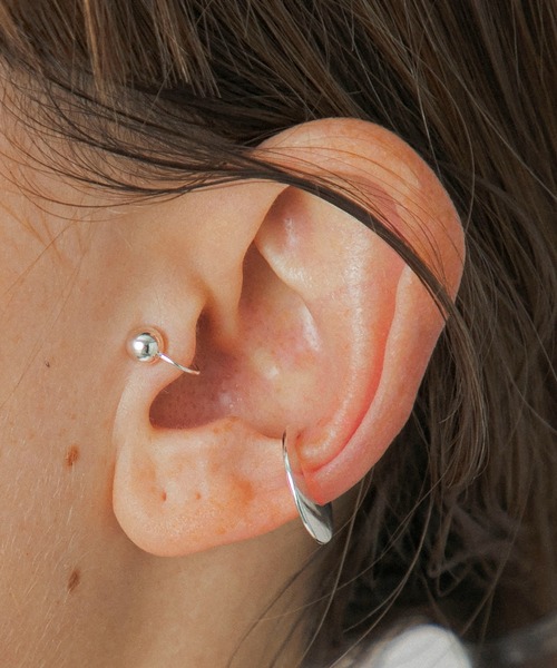 LAPUIS(ラピュイ)の「LAPUIS(ラピュイ)Tragus cuff & ear cuff set(イヤーカフ・レディース・マルチ/ゴールド・FREE)」の2枚目の写真