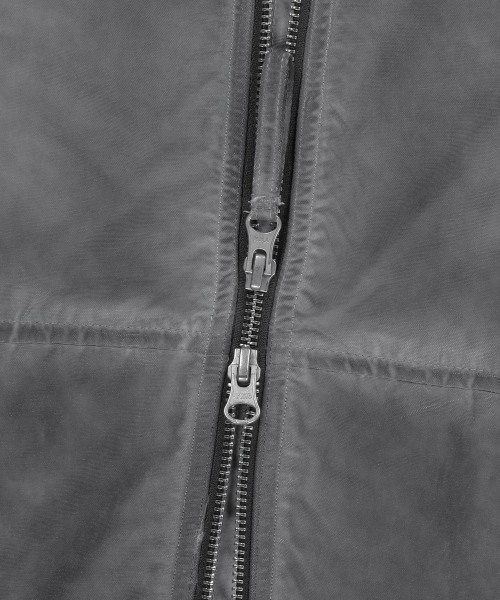 BROWNBREATH（ブラウンブレス）の「PIGMENT WASHED WINDBREAKER JACKET - CHARCOAL（その他アウター・レディース・その他・SMALL/MEDIUM/LARGE/X-LARGE）」の8枚目の写真