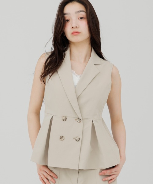 SENEE(セニー)の「tailored trench gilet(テーラードトレンチジレ)(ベスト・レディース・ベージュ/ブラック・FREE)」の13枚目の写真