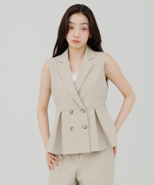 SENEE(セニー)の「tailored trench gilet(テーラードトレンチジレ)(ベスト・レディース・ベージュ/ブラック・FREE)」の15枚目の写真