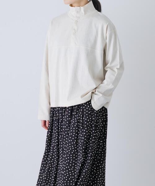 かぐれ（カグレ）の「ハーフボタンプルオーバー（Tシャツ/カットソー・レディース・ブラック/ナチュラル・FREE）」の2枚目の写真