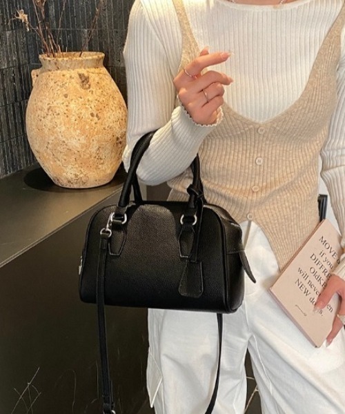 yuue' ( wear )（ユーイ）の「2WAYスクエアミニボストンバッグ/ペットボトル収納可（ボストンバッグ・レディース・ブラック/レッド/ダークブラウン/アイボリー・FREE）」の9枚目の写真