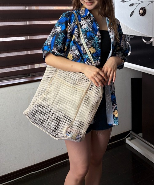 Loco Ocean(ロコオーシャン)の「大容量 メッシュトートバッグ / ビーチバッグ / 軽量 / スイムウェアバッグ(トートバッグ・レディース・カーキ/ベージュ/ピンク・ONE SIZE)」の4枚目の写真