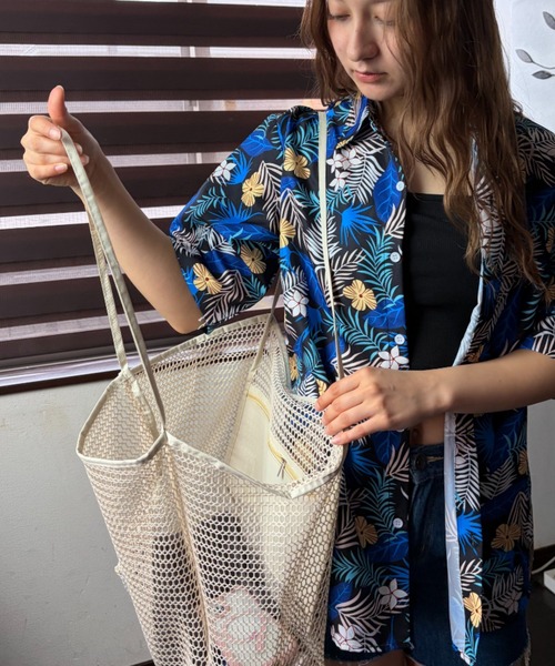 Loco Ocean(ロコオーシャン)の「大容量 メッシュトートバッグ / ビーチバッグ / 軽量 / スイムウェアバッグ(トートバッグ・レディース・カーキ/ベージュ/ピンク・ONE SIZE)」の9枚目の写真