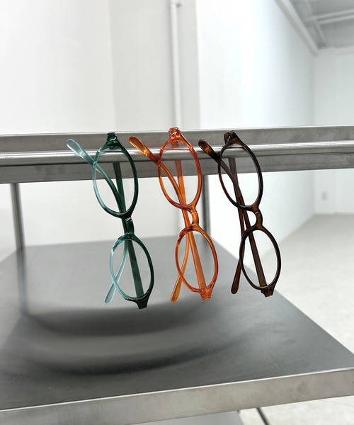 Never mind the XU / Chikashitsu+(ネバーマインド ザ エックスユー / チカシツプラス)の「【Nerd out XU】color oval retro glasses / 【ナードアウトエックスユー】カラーオーバルレトログラス<着用動画あり>(メガネ・メンズ・ブラウン/ブルー/レッド・ONE SIZE)」の8枚目の写真