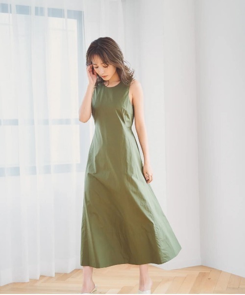 N WITH.(エヌウィズ)の「バックオープンワンピース/ウエストリボンデザイン × Aラインシルエット(ワンピース・レディース・カーキ・FREE)」の4枚目の写真