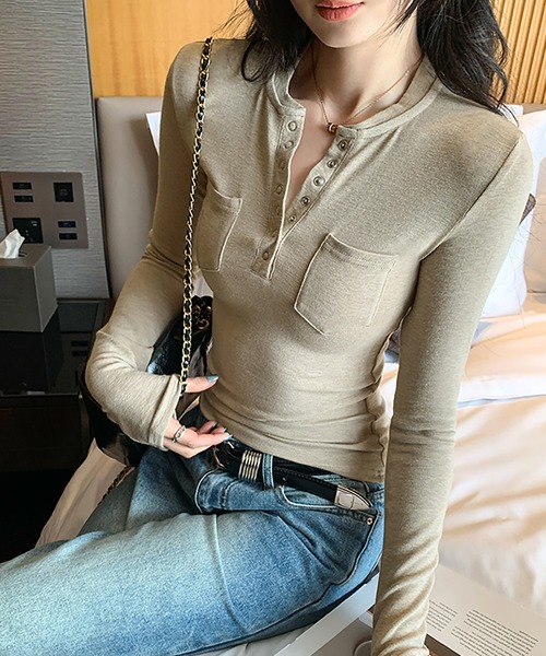 Girly Doll(ガーリードール)の「ヘンリーネックロングスリーブカットソー(Tシャツ/カットソー・レディース・ベージュ/ネイビー/モカ/ピンク/グレー/ブラック・S/M)」の9枚目の写真