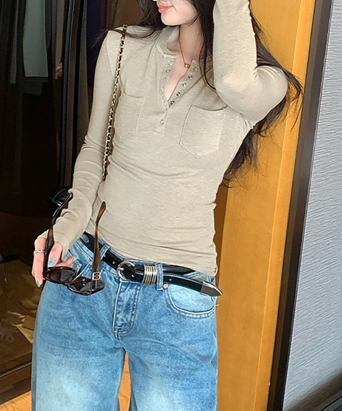 Girly Doll(ガーリードール)の「ヘンリーネックロングスリーブカットソー(Tシャツ/カットソー・レディース・ベージュ/ネイビー/モカ/ピンク/グレー/ブラック・S/M)」の10枚目の写真