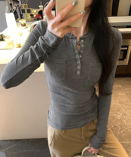Girly Doll(ガーリードール)の「ヘンリーネックロングスリーブカットソー(Tシャツ/カットソー・レディース・ベージュ/ネイビー/モカ/ピンク/グレー/ブラック・S/M)」の16枚目の写真