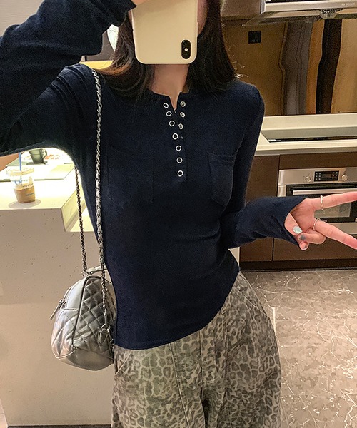 Girly Doll(ガーリードール)の「ヘンリーネックロングスリーブカットソー(Tシャツ/カットソー・レディース・ベージュ/ネイビー/モカ/ピンク/グレー/ブラック・S/M)」の18枚目の写真