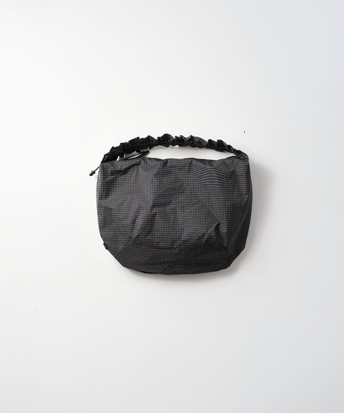 meltum（メルタム）の「GATHER MESSENGER BAG（ショルダーバッグ・メンズ・ブラック/ブラック系その他・FREE）」の2枚目の写真