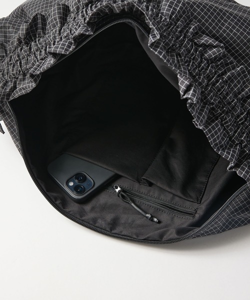 meltum（メルタム）の「GATHER MESSENGER BAG（ショルダーバッグ・メンズ・ブラック/ブラック系その他・FREE）」の8枚目の写真