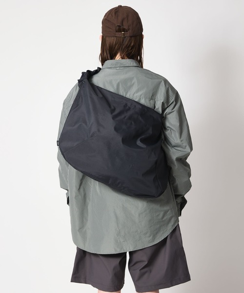 meltum（メルタム）の「GATHER MESSENGER BAG（ショルダーバッグ・メンズ・ブラック/ブラック系その他・FREE）」の15枚目の写真