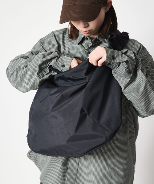 meltum（メルタム）の「GATHER MESSENGER BAG（ショルダーバッグ・メンズ・ブラック/ブラック系その他・FREE）」の21枚目の写真