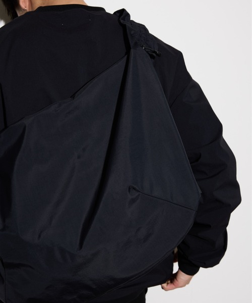 meltum（メルタム）の「GATHER MESSENGER BAG（ショルダーバッグ・メンズ・ブラック/ブラック系その他・FREE）」の12枚目の写真