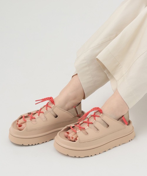 UGG(アグ)の「【UGG(アグ)】GG TOGGLE(WOMENS)(サンダル・レディース・ブラック/ベージュ・MEDIUM/SMALL)」の2枚目の写真