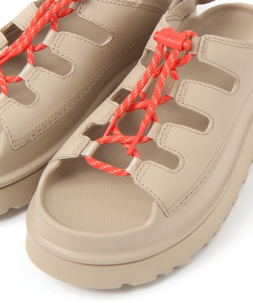 UGG(アグ)の「【UGG(アグ)】GG TOGGLE(WOMENS)(サンダル・レディース・ブラック/ベージュ・MEDIUM/SMALL)」の12枚目の写真