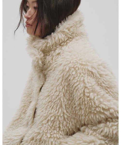 TODAYFUL(トゥデイフル)の「Fur Short Coat(ムートンコート・レディース・アイボリー・38inch/36inch)」の4枚目の写真