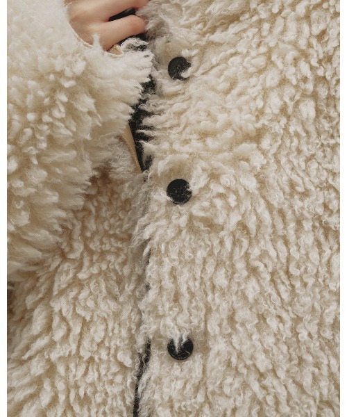 TODAYFUL(トゥデイフル)の「Fur Short Coat(ムートンコート・レディース・アイボリー・38inch/36inch)」の11枚目の写真