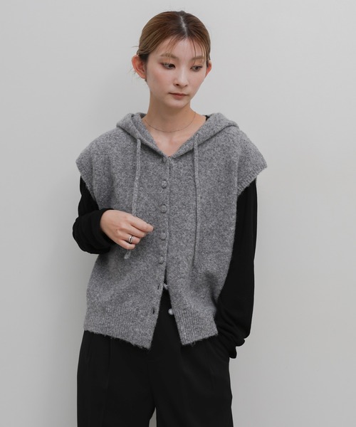 select MOCA（セレクトモカ）の「ボタンデザインモヘアライクフードベスト（ニット/セーター・レディース・グレー/ベージュ/チャコールグレー・FREE）」の3枚目の写真