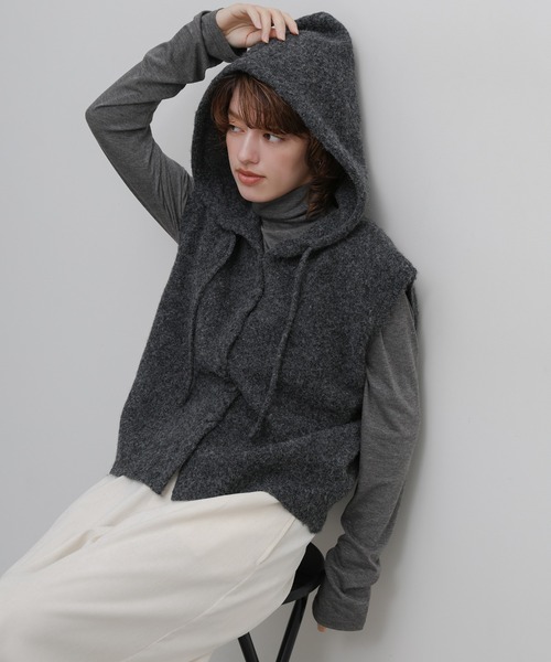 select MOCA（セレクトモカ）の「ボタンデザインモヘアライクフードベスト（ニット/セーター・レディース・グレー/ベージュ/チャコールグレー・FREE）」の9枚目の写真