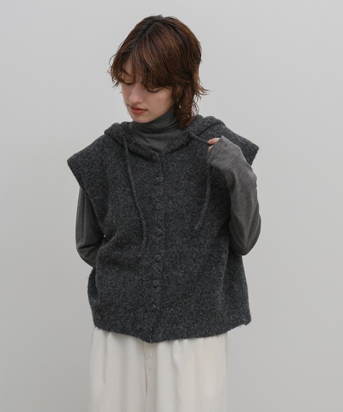 select MOCA（セレクトモカ）の「ボタンデザインモヘアライクフードベスト（ニット/セーター・レディース・グレー/ベージュ/チャコールグレー・FREE）」の7枚目の写真