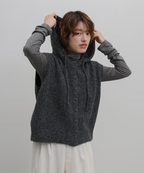 select MOCA（セレクトモカ）の「ボタンデザインモヘアライクフードベスト（ニット/セーター・レディース・グレー/ベージュ/チャコールグレー・FREE）」の11枚目の写真