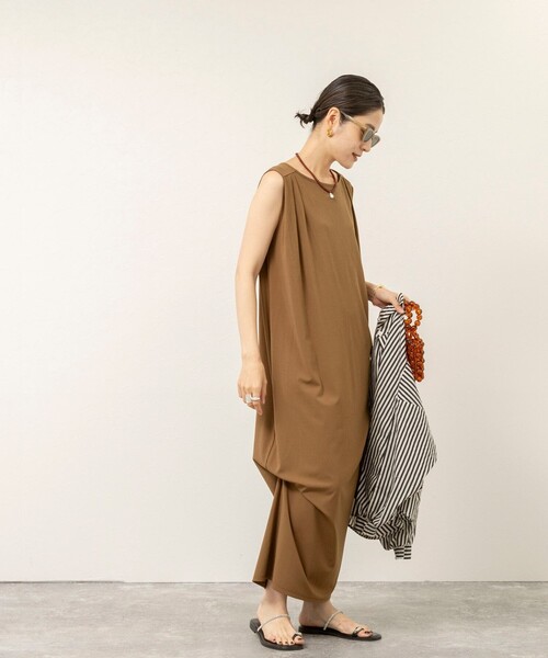 MAQWEL(マクウェル)の「【MAQWEL/マクウェル】ウォッシャブルマルチWAYタックワンピース(ワンピース・レディース・ブラウン/ブラック・FREE)」の4枚目の写真