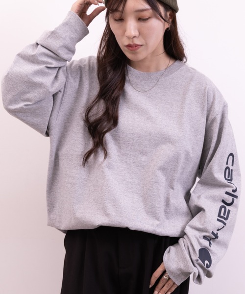 Carhartt（カーハート）の「Carhartt(カーハート)/LOOSE FIT HEAVYWEIGHT LONG-SLEEVE LOGO SLEEVE GRAPHIC T-SHIRT（Tシャツ/カットソー・レディース・ブラック/ダークグレー/グレー・M/L/XL/XXL）」の15枚目の写真