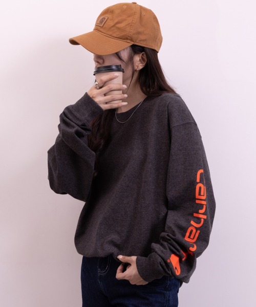 Carhartt（カーハート）の「Carhartt(カーハート)/LOOSE FIT HEAVYWEIGHT LONG-SLEEVE LOGO SLEEVE GRAPHIC T-SHIRT（Tシャツ/カットソー・レディース・ブラック/ダークグレー/グレー・M/L/XL/XXL）」の21枚目の写真