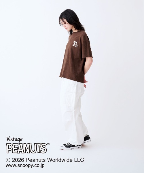 THREE FIFTY STANDARD（スリーフィフティースタンダード）の「ＰＥＡＮＵＴＳ〈スヌーピー＆フレンズ〉　リネンブレンドのプリントＴシャツ（Tシャツ/カットソー・レディース・ピンク系その他/ブルー系その他/ブラウン系その他・M/LL/L）」の4枚目の写真