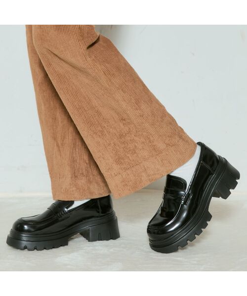 APIED MARCHE(アピエド マルシェ)の「Aura Penny ソフトレザー ローファー 6.5cm -PM3010 (2カラー)(ローファー・レディース・ブラック/ダークブラウン・22.5cm/23cm/23.5cm/24cm/24.5cm/25cm)」の2枚目の写真