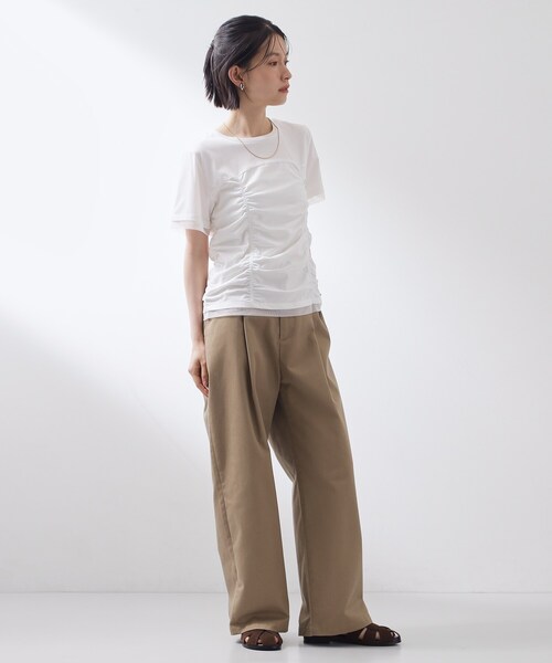 THE SHOP TK (ザ ショップ ティーケー )の「【ひんやり】シャーリングデザインカットソー(Tシャツ/カットソー・レディース・オフホワイト/ブラック/ダークブラウン・13/12)」の6枚目の写真