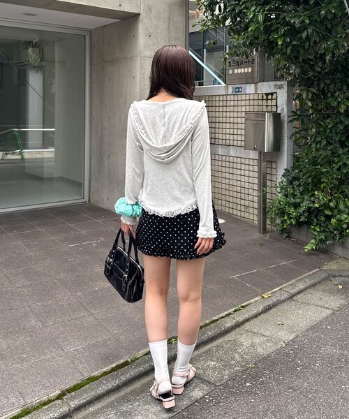 CIAOPANIC(チャオパニック)の「フリルレーストリムフードリブトップス(Tシャツ/カットソー・レディース・ブルー/カーキ/オフホワイト/グレー・ONE SIZE)」の6枚目の写真