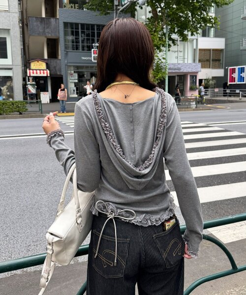 CIAOPANIC(チャオパニック)の「フリルレーストリムフードリブトップス(Tシャツ/カットソー・レディース・ブルー/カーキ/オフホワイト/グレー・ONE SIZE)」の11枚目の写真