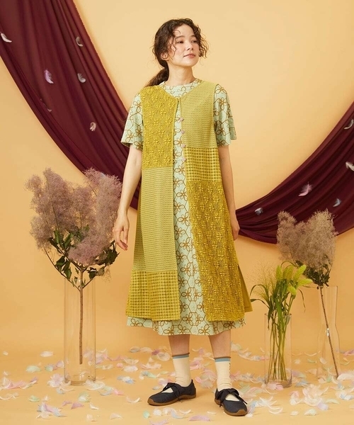 Jocomomola(ホコモモラ)の「Sacudida フラワー刺繍ウエスト切り替えワンピース(ワンピース・レディース・グリーン/ネイビー・42/40)」の17枚目の写真