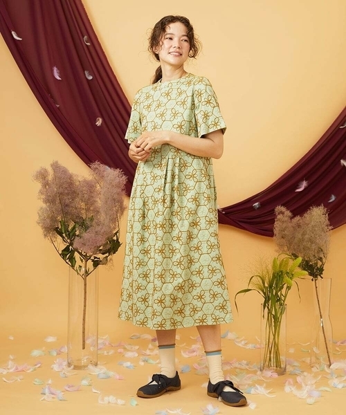 Jocomomola(ホコモモラ)の「Sacudida フラワー刺繍ウエスト切り替えワンピース(ワンピース・レディース・グリーン/ネイビー・42/40)」の18枚目の写真