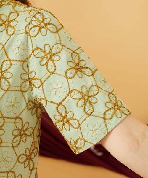 Jocomomola(ホコモモラ)の「Sacudida フラワー刺繍ウエスト切り替えワンピース(ワンピース・レディース・グリーン/ネイビー・42/40)」の6枚目の写真