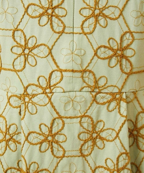 Jocomomola(ホコモモラ)の「Sacudida フラワー刺繍ウエスト切り替えワンピース(ワンピース・レディース・グリーン/ネイビー・42/40)」の10枚目の写真
